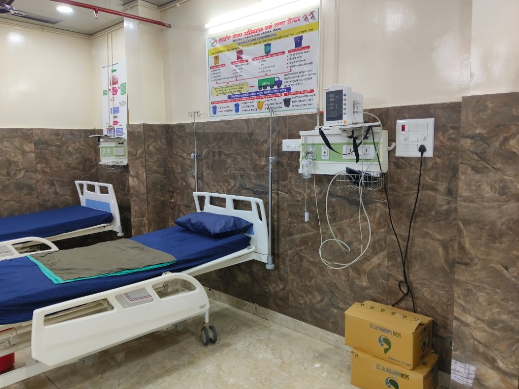 Premium ICU Room Ventilator Monitor Beds Life Care Hospital Sonbhadra