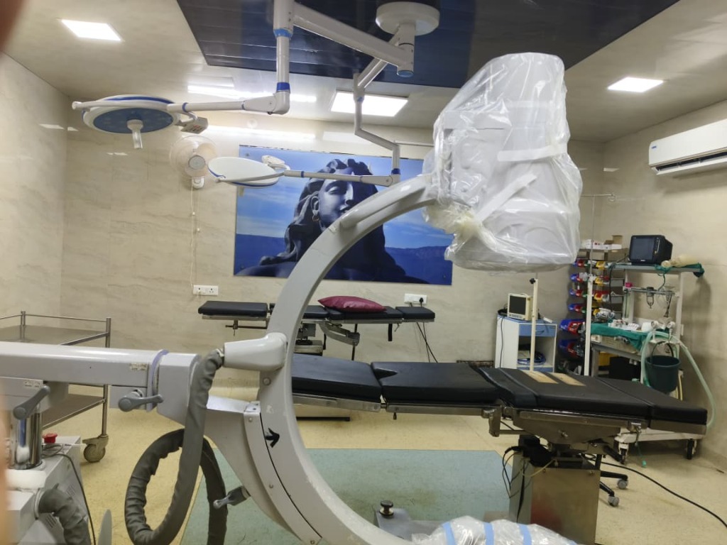 Modular Operation Theatre C-Arm Machine Life Care Hospital Robertsganj