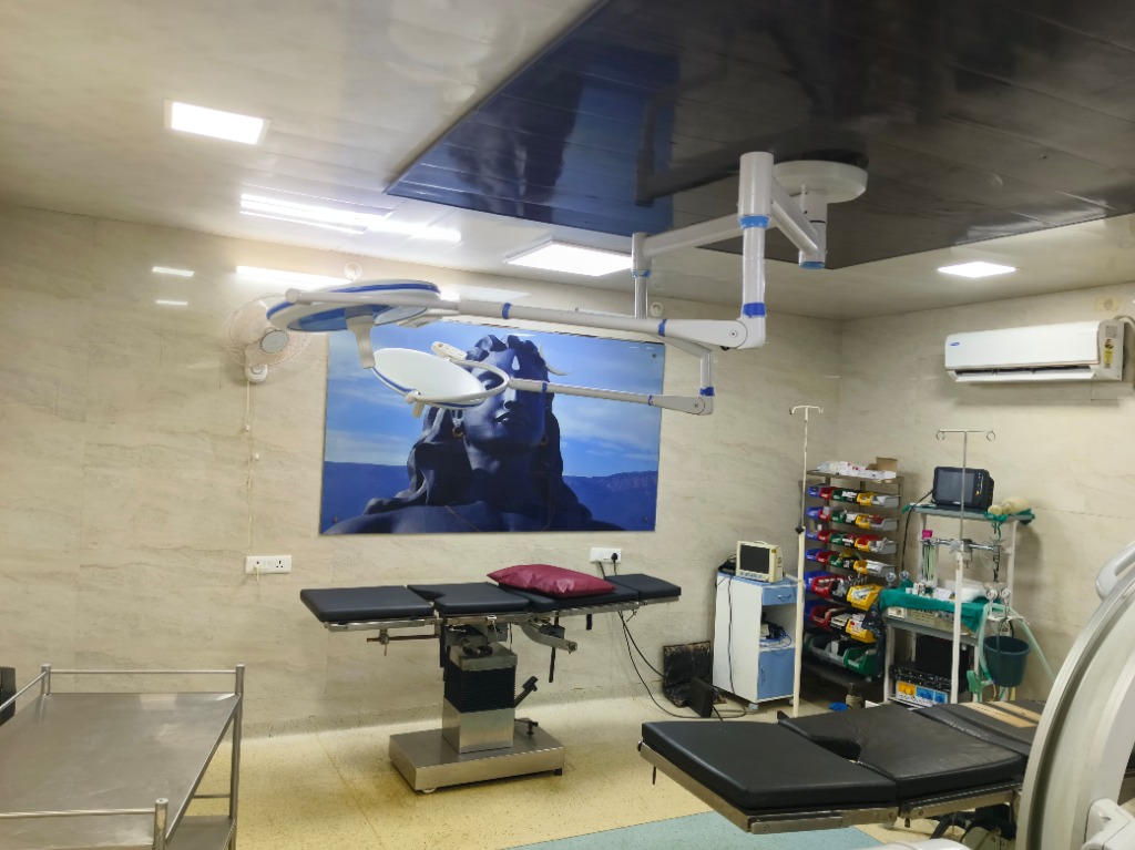 Operation Theatre Shadowless Surgical Lamp OT Table Life Care Robertsganj
